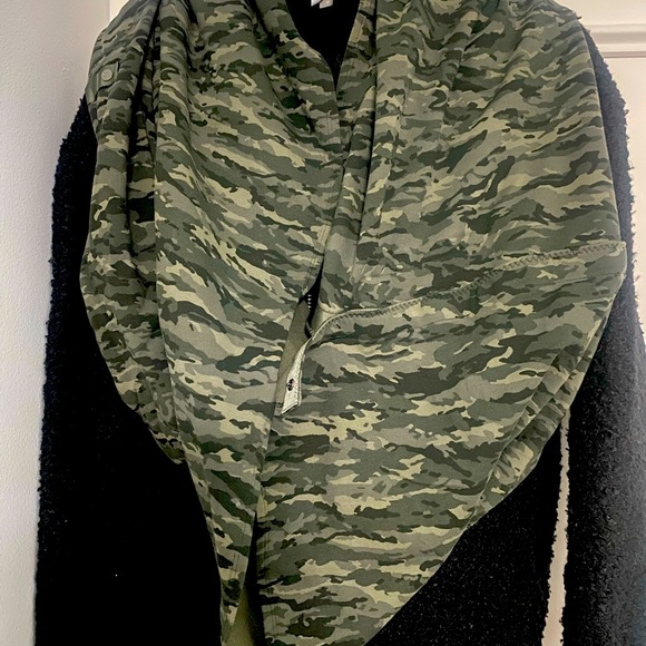 Lululemon infinity scarf - Picture 2 of 3